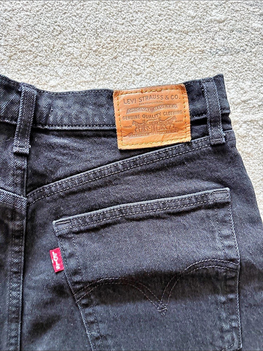 Levi's High Rise Ribcage Shorts - Picture 5 of 6